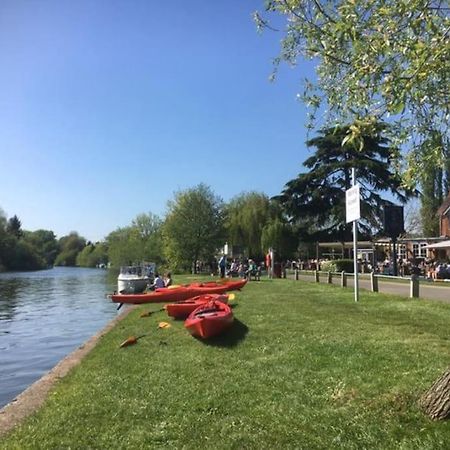 River Cabin Retreat Shepperton Luaran gambar