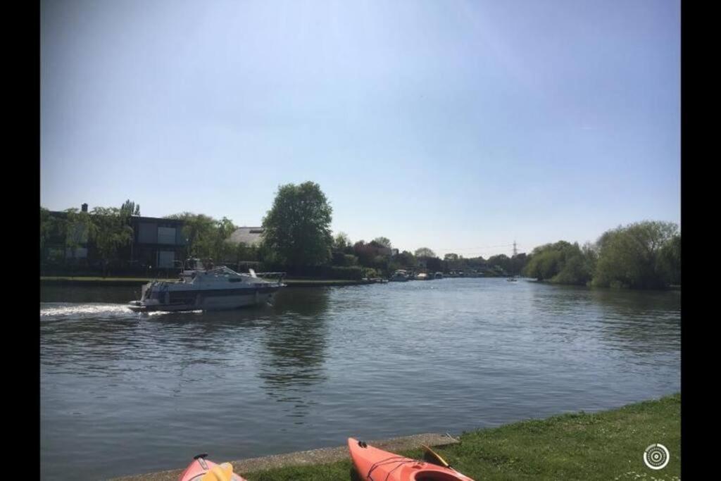 River Cabin Retreat Shepperton Luaran gambar