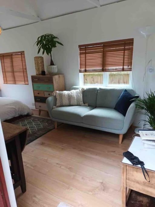 River Cabin Retreat Shepperton Luaran gambar